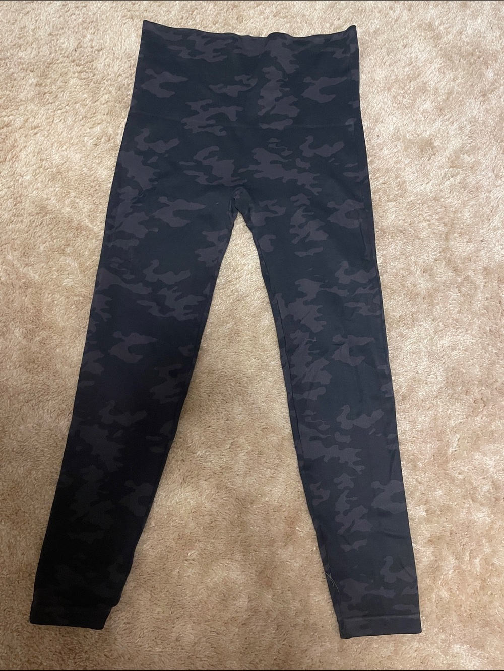 EUC SPANX women’s Black Camo High-Rise Leggings